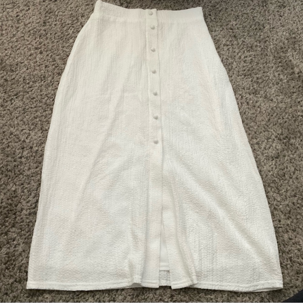 Lulus White Textured front buttons midi Skirt - Small